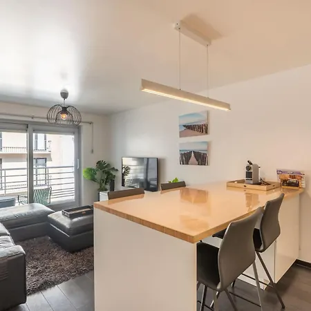Perfectly Situated 2br Near The Apartment