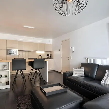 Perfectly Situated 2br Near The Apartment