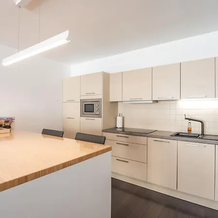 Perfectly Situated 2br Near The Apartamento *