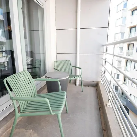 Perfectly Situated 2br Near The Appartement *